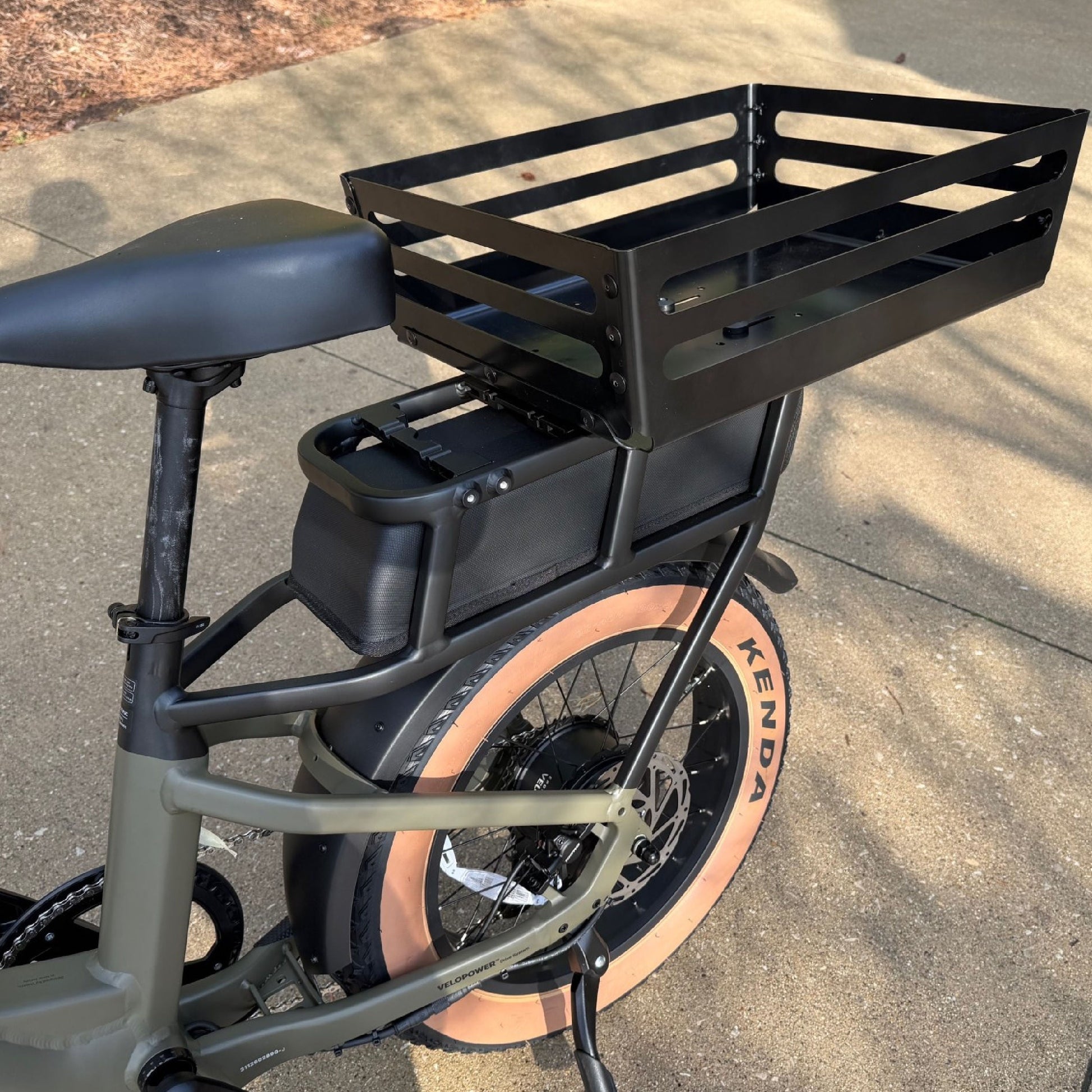 MIK Ore Basket XL mounted on a Velotric GoMad rack